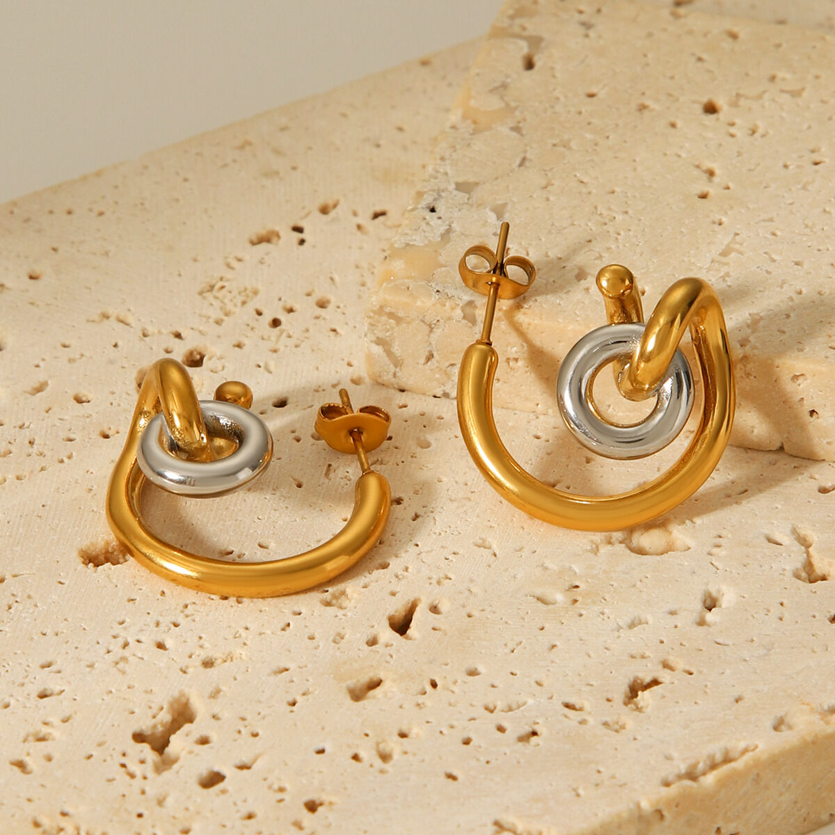 1 par de pendientes de botón de acero inoxidable con forma irregular, resistentes al agua y color dorado para mujer. h5 Imagen6