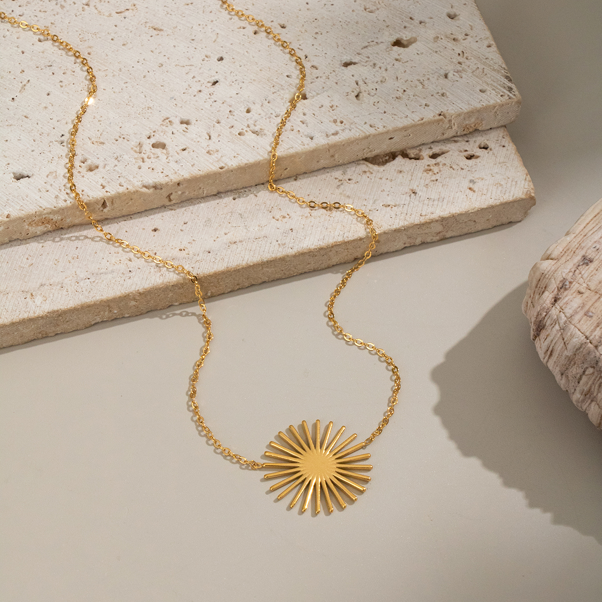 1 Piece Simple Casual Sun Stainless Steel Waterproof  Gold Color  Women's Pendant Necklaces