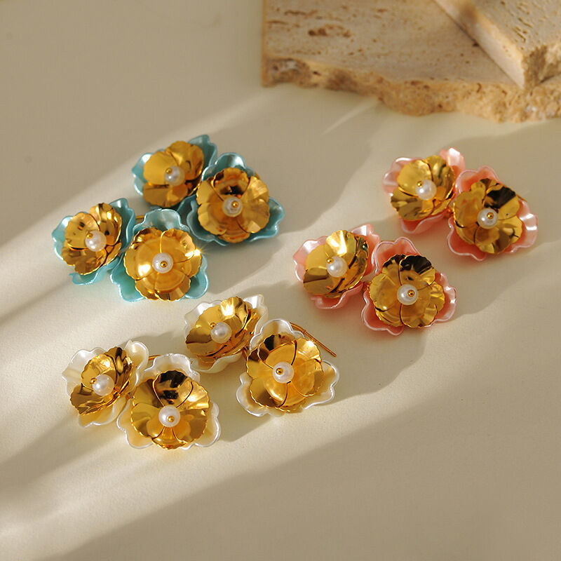 1 par de pendientes colgantes de acero inoxidable dorados con diseño de flores retro de la serie romántica 2