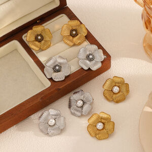 1 Pair Ins Style Flower Stainless Steel Waterproof Gold Color Stud Earrings h5 Picture2