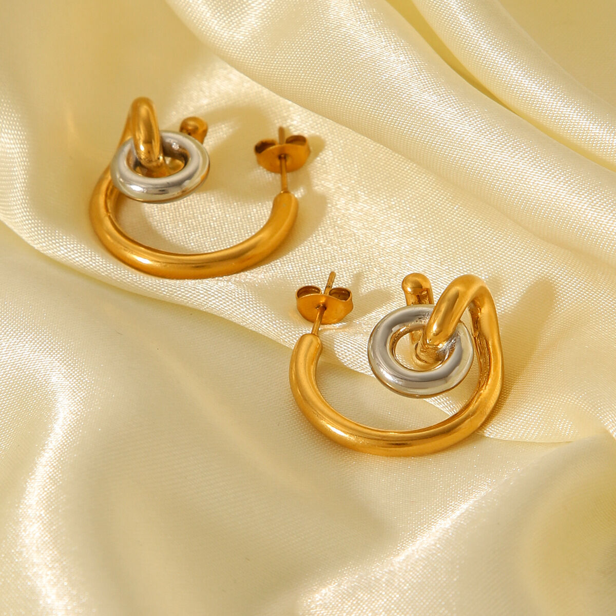 1 par de pendientes de botón de acero inoxidable con forma irregular, resistentes al agua y color dorado para mujer. h5 Imagen5