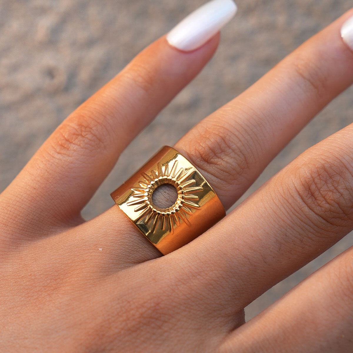 Anillo minimalista de acero inoxidable, resistente al agua, color dorado, de la serie Simple Sun, de 1 pieza h5 Imagen5