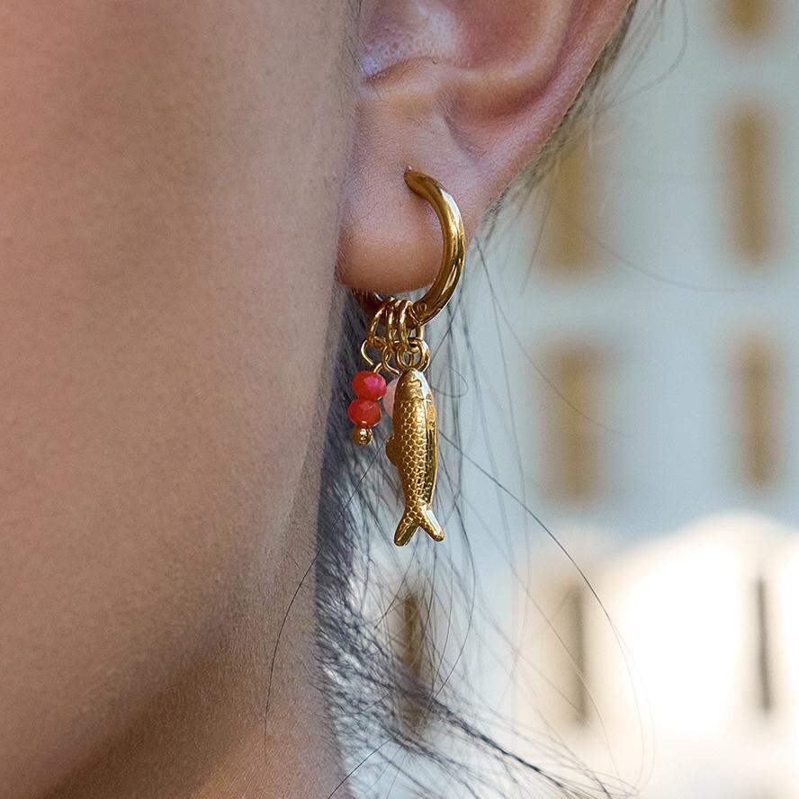 1 paio di orecchini pendenti da donna in acciaio inossidabile color oro, a forma di pesce elegante e impermeabile 2