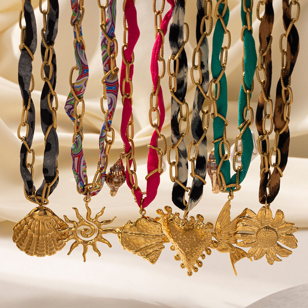1 Piece Retro Heart Stainless Steel Waterproof Gold Color Fabric Pendant Necklace Picture4