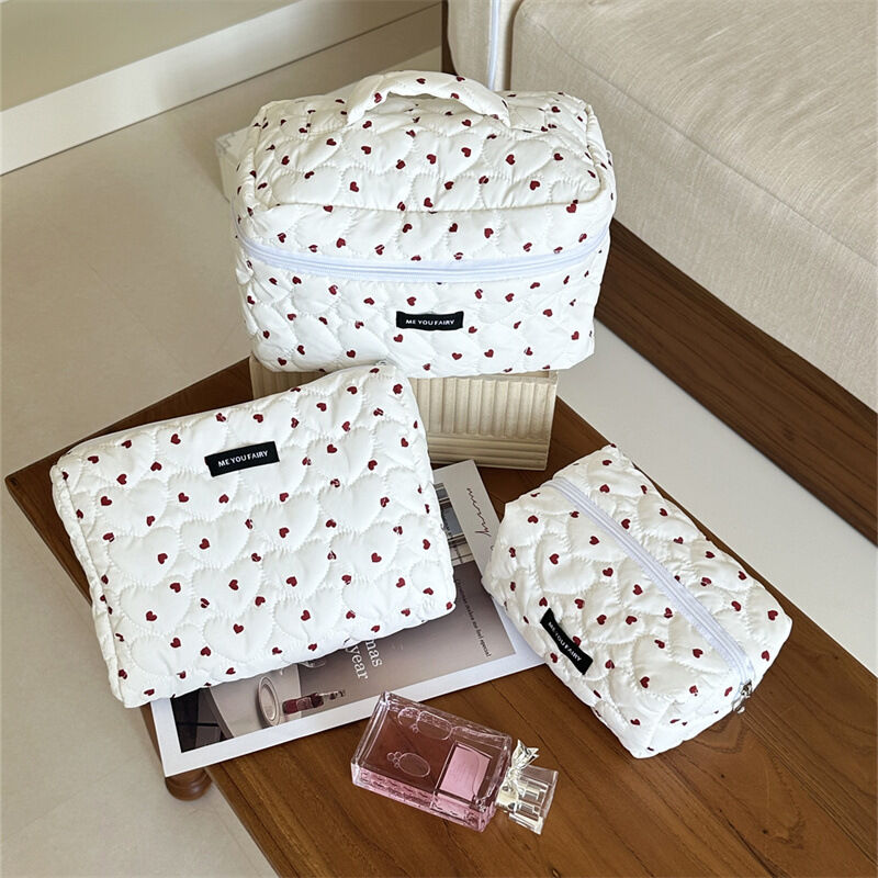 1 Piece Classic All - over - printed Heart - themed Women's Makeup Bag