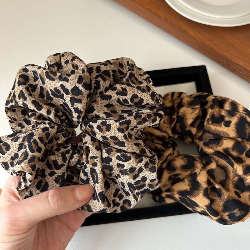 1 pezzo di scrunchies da donna in tessuto con stampa leopardata classica della serie Simple h5 Immagine2