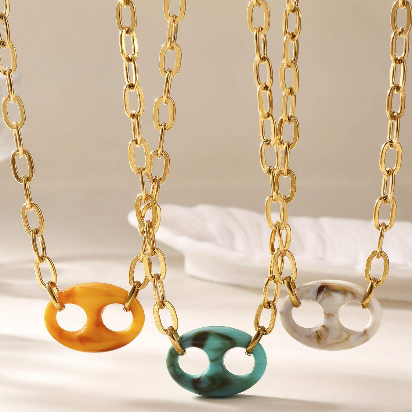 1 collar con colgante de acero inoxidable dorado resistente al agua con forma irregular elegante para mujer h5 Imagen6