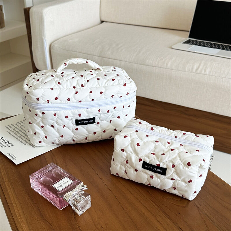 Bolsa de maquillaje clásica para mujer de 1 pieza con estampado completo y temática de corazones Imagen4