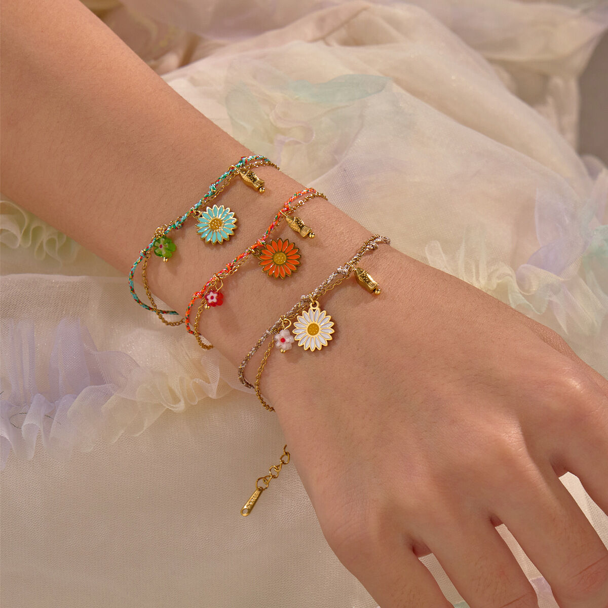 1 Stück romantisches, süßes Blumen-Armband aus wasserdichtem Edelstahl, geflochten