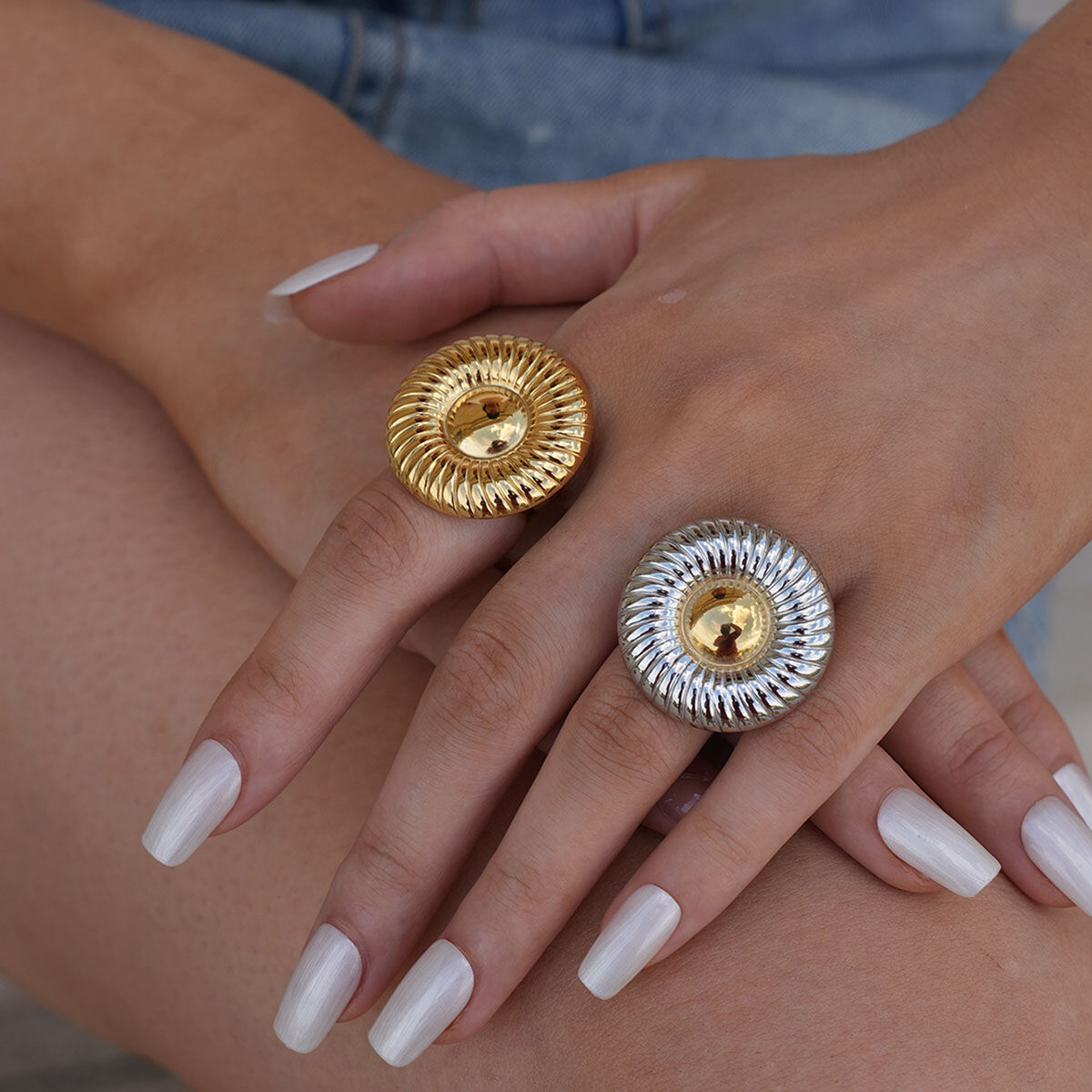 Anelli minimalisti color oro impermeabili in acciaio inossidabile con cerchio casual, serie semplice, 1 pezzo Immagine3