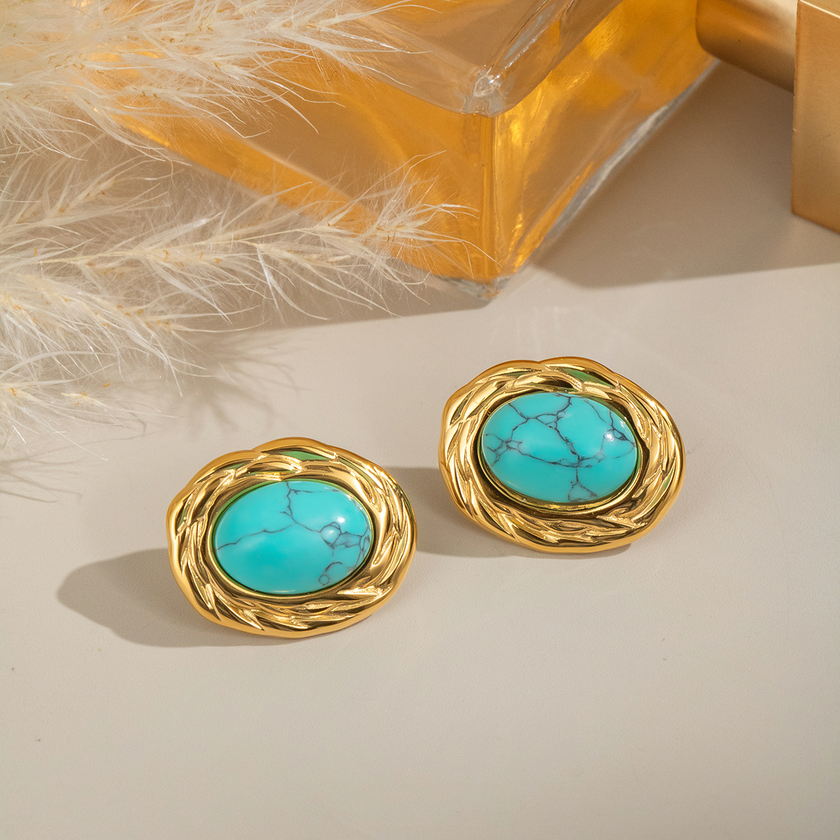 1 Paar schlichte, elegante, runde, wasserfeste Ohrstecker aus Edelstahl in Goldfarbe für Damen