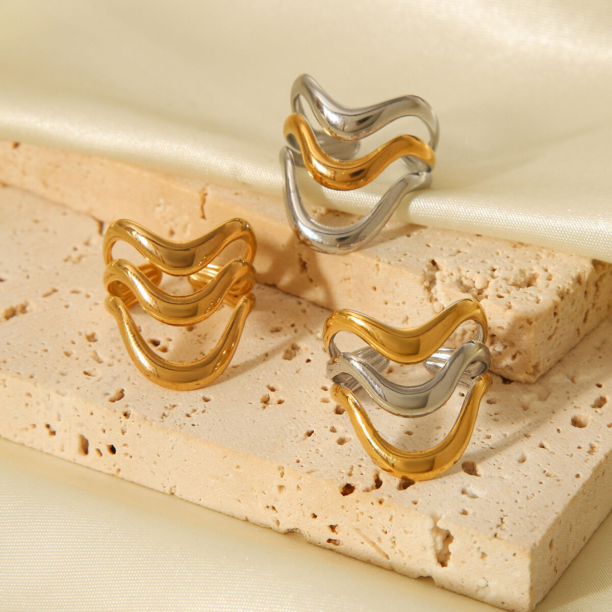 1 Stück schlichte, alltagstaugliche Statement-Ringe aus wasserfestem Edelstahl in Goldfarbe Bild4