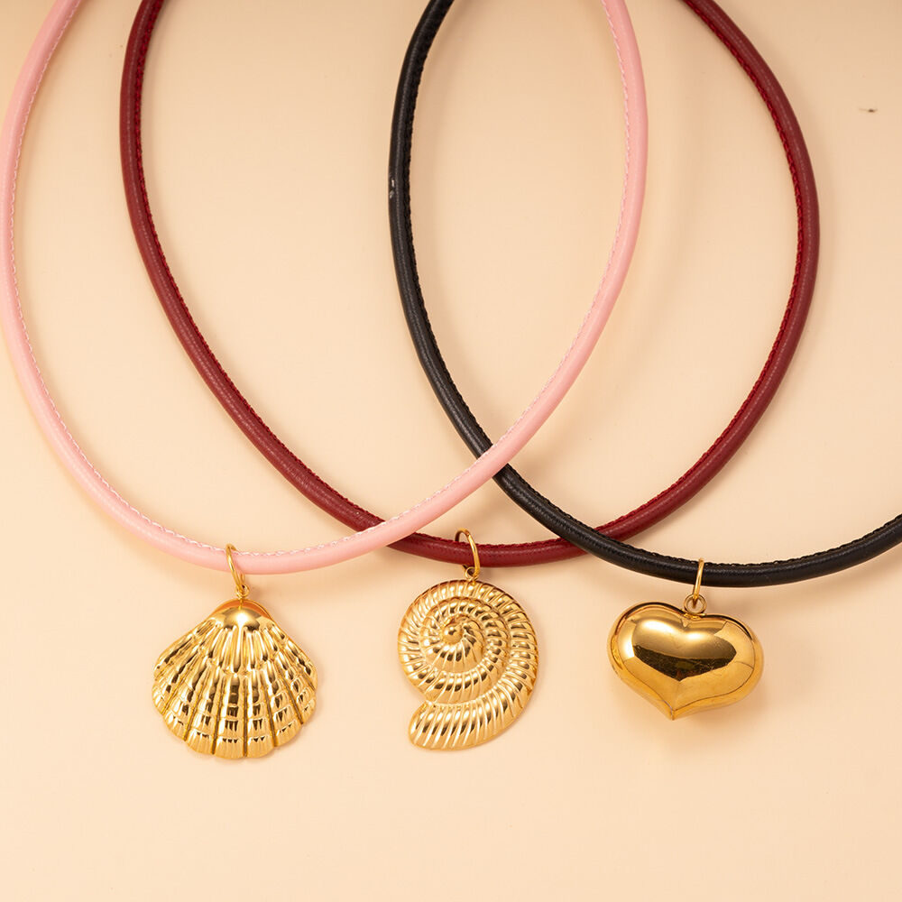 1 pezzo elegante collana con ciondolo a conchiglia in acciaio inossidabile impermeabile color oro da donna Immagine2