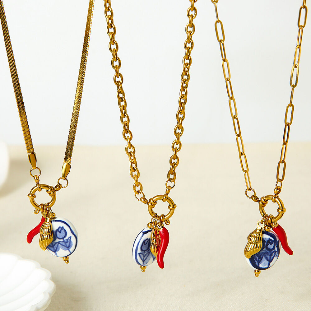 1 Piece Retro Flower Capsicum Stainless Steel Waterproof  Women's Pendant Necklaces