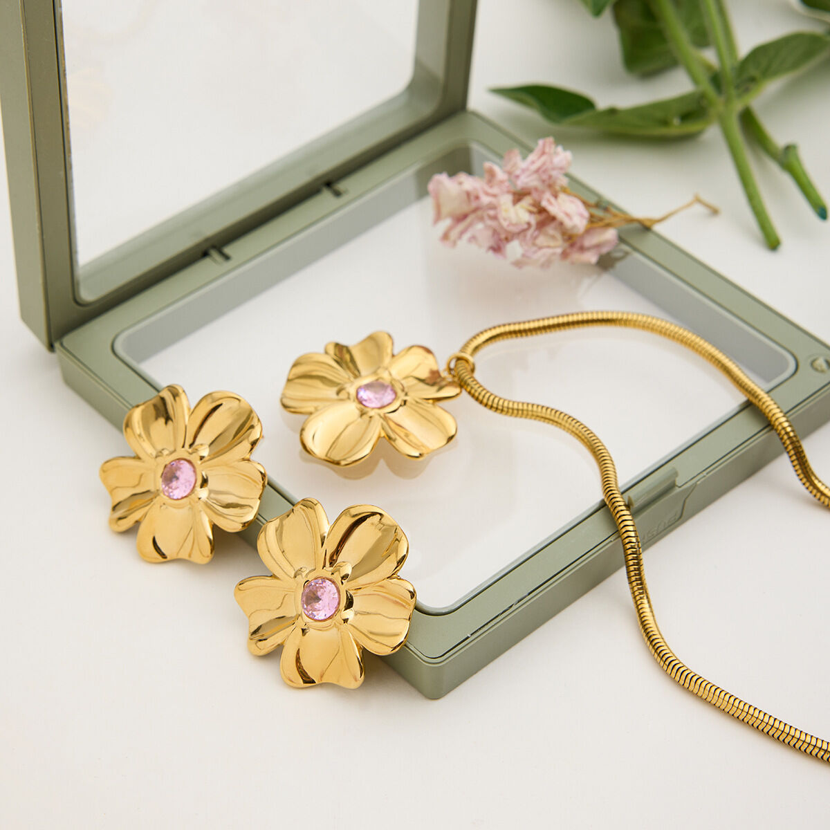 Set di gioielli da donna color oro impermeabile in acciaio inossidabile con fiori dolci h5 Immagine6