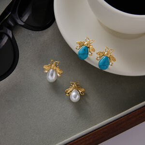1 Paar elegante, wasserdichte Ohrstecker aus Edelstahl in Goldfarbe mit Insektenmotiv und Zirkonia-Natursteinen für Damen h5 Bild6