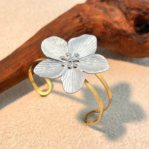 1 Piece Classic Flower Stainless Steel Waterproof Mixed Color Cuff Bracelet h5 Picture2