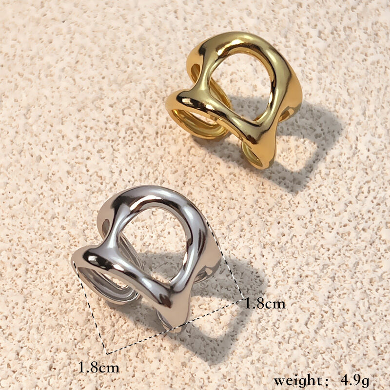Anello minimalista color oro impermeabile in acciaio inossidabile di forma irregolare da 1 pezzo Immagine4