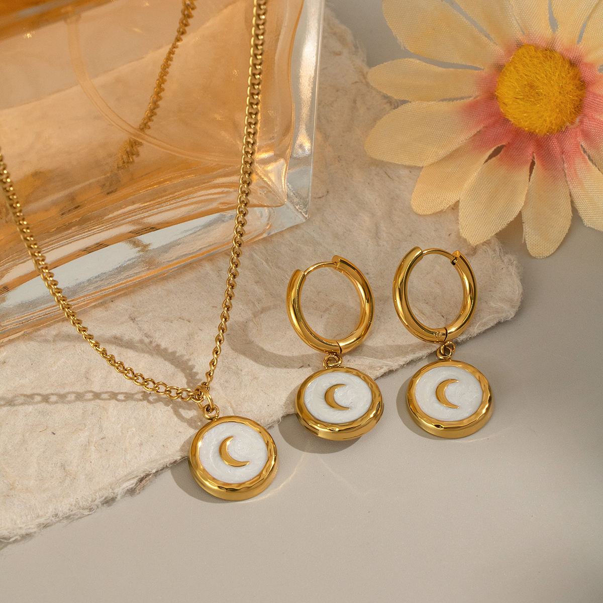 Collana classica elegante in acciaio inossidabile con luna, impermeabile, color oro