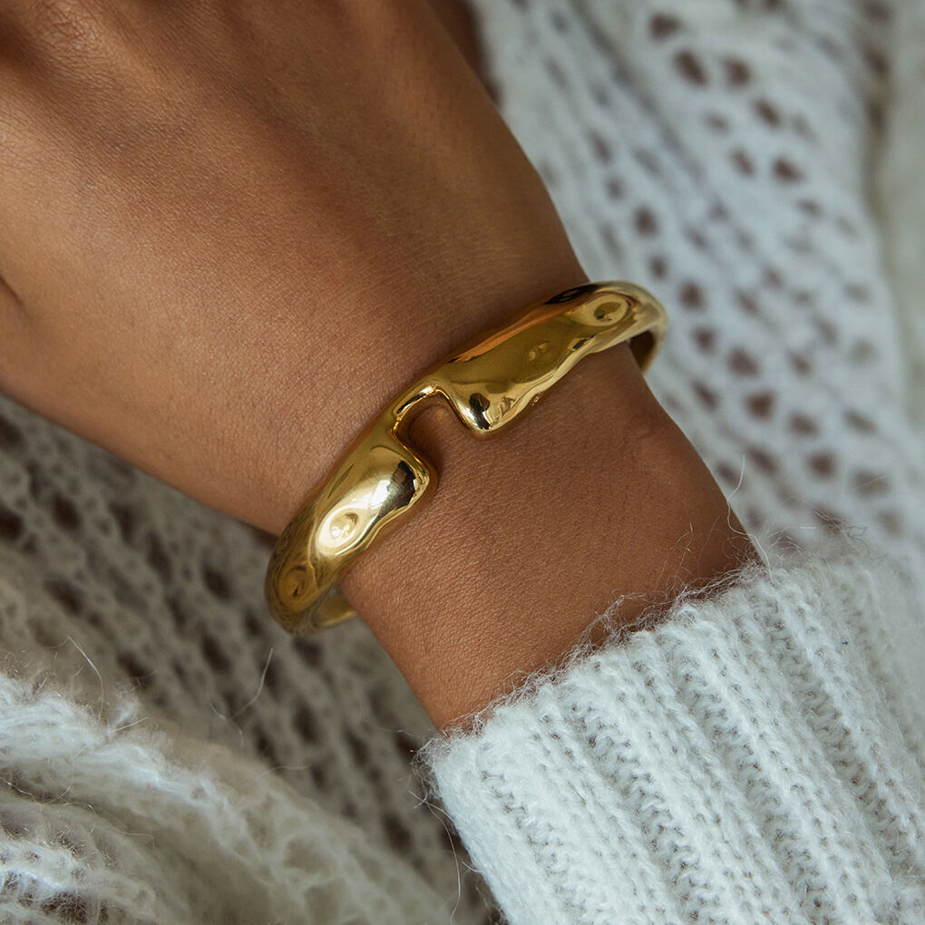 1 stuk klassieke damesarmband met hamerslagpatroon, gemaakt van roestvrij staal, waterdicht en goudkleurig.