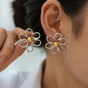1 par de pendientes sencillos de flores para uso diario, de acero inoxidable, resistentes al agua, color dorado, para mujer h5 Imagen3