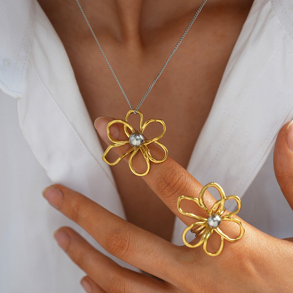 1 Piece Simple Natural Flower Stainless Steel Waterproof Gold Color Wmen's Pendant Necklaces Picture3