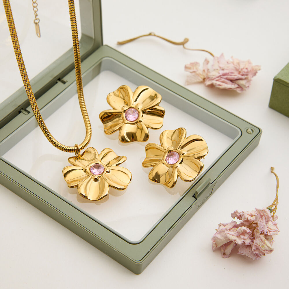 Set di gioielli da donna color oro impermeabile in acciaio inossidabile con fiori dolci h5Immagine2