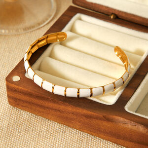 Pulseras de mujer de acero inoxidable, resistentes al agua, color dorado, de la serie Simple, de 1 pieza, para uso diario. h5 Imagen4