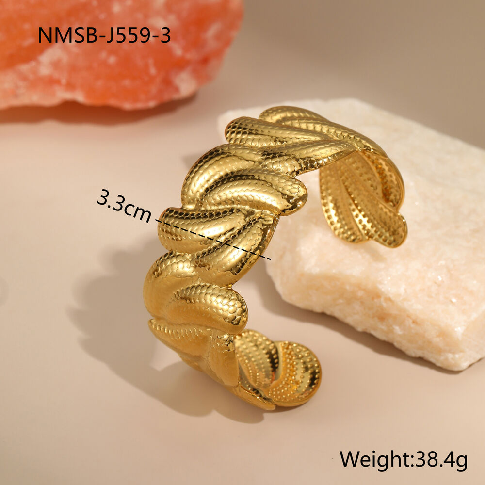 1 Piece Luxurious Elegant Lines Thread Stainless Steel Waterproof Women's Cuff Bracelets