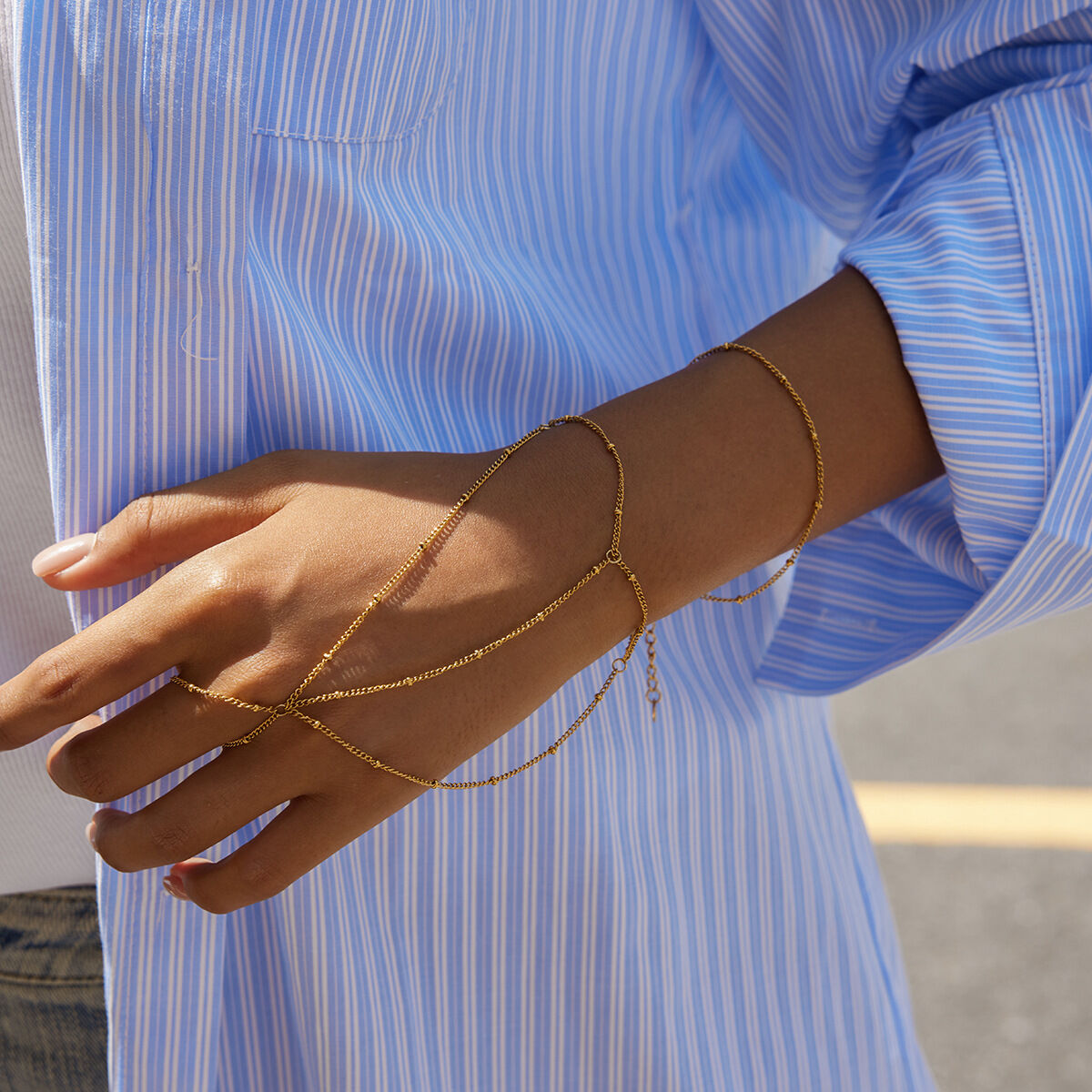 1 minimalistisches, wasserfestes Damen-Armband aus Edelstahl in Goldfarbe mit dezenten Linien h5 Bild4