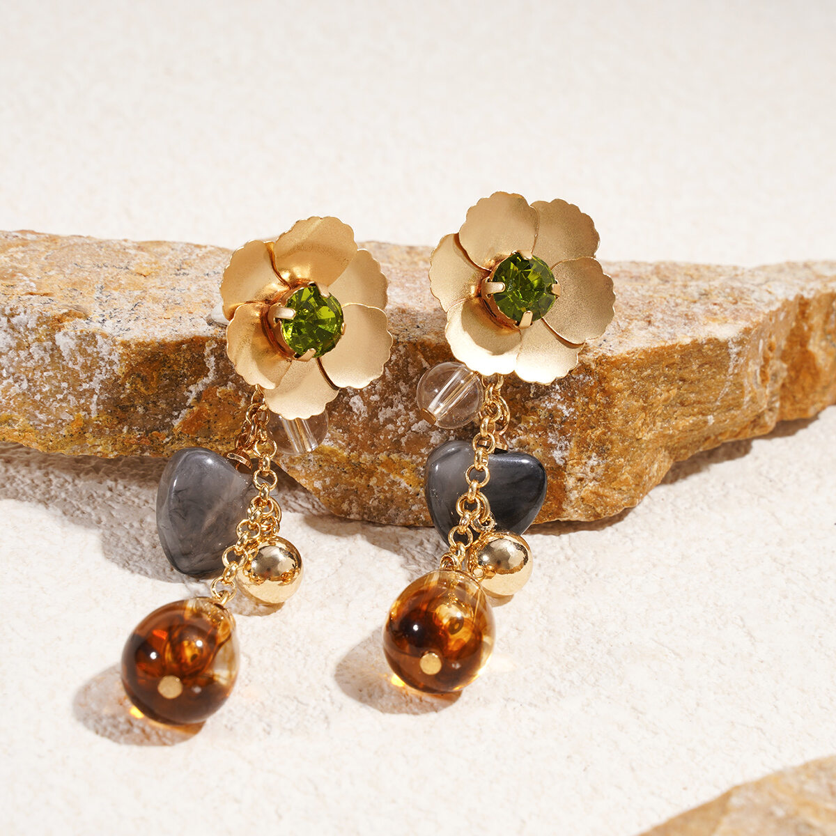 1 Pair Retro Flower Heart Resin Bead Dangle Earrings 2