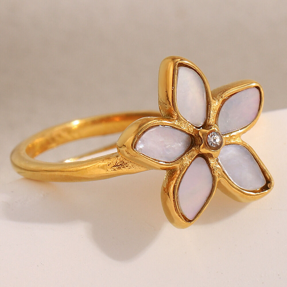 Bague tendance en acier inoxydable doré, couleur coquillage, avec motif floral chic (1 pièce). Image4