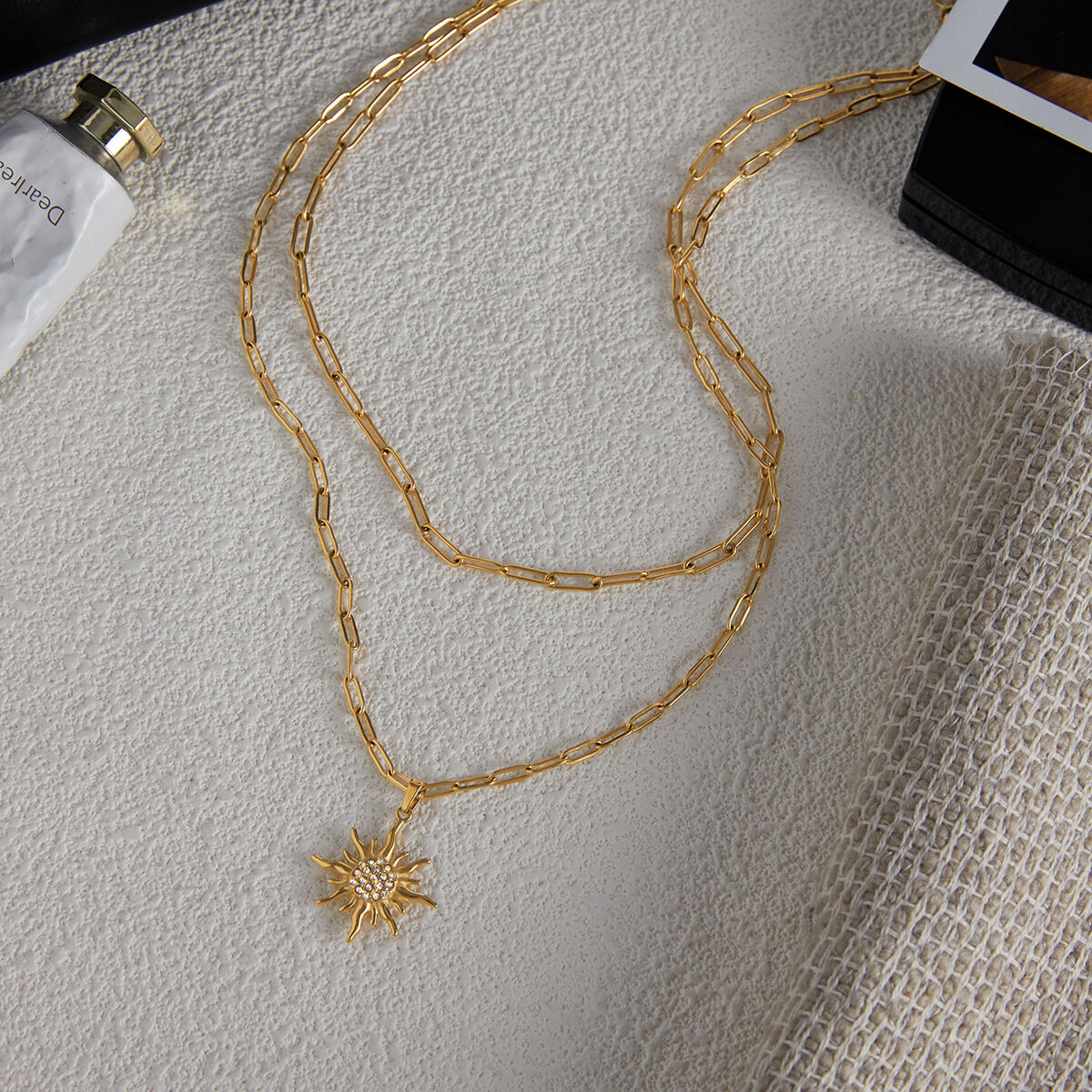 1 pezzo elegante collana a strati da donna in acciaio inossidabile impermeabile color oro con sole 2