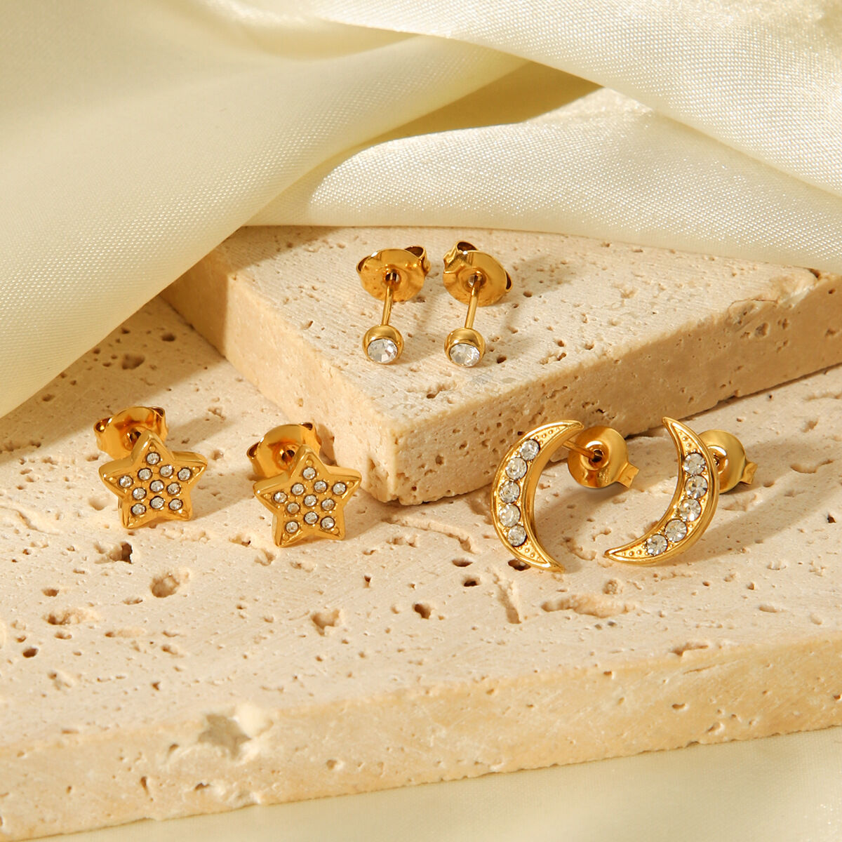 1 Set luxuriöse Stern-Mond-Ohrringe aus wasserdichtem Edelstahl in Goldfarbe mit Zirkonia für Damen h5 Bild5
