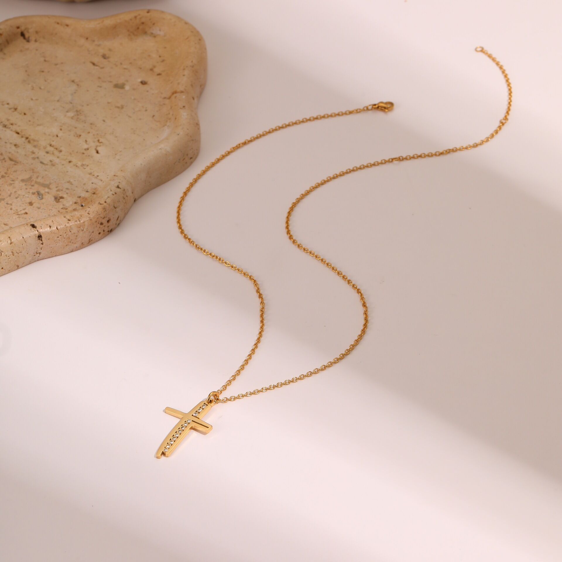 1 pezzo di collana con ciondolo a croce semplice in acciaio inossidabile impermeabile da donna 2