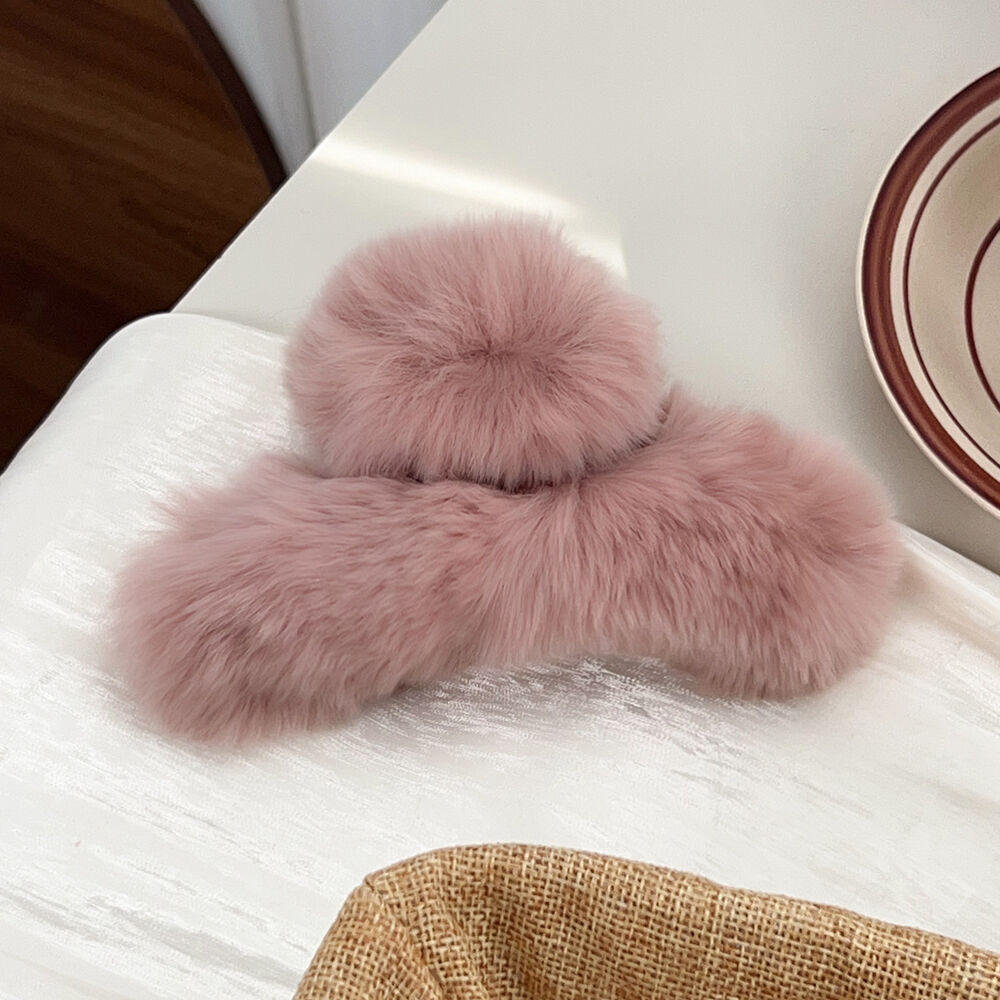 1 Piece Simple Cute Super Soft Plush Solid Color Women's Hair Claws