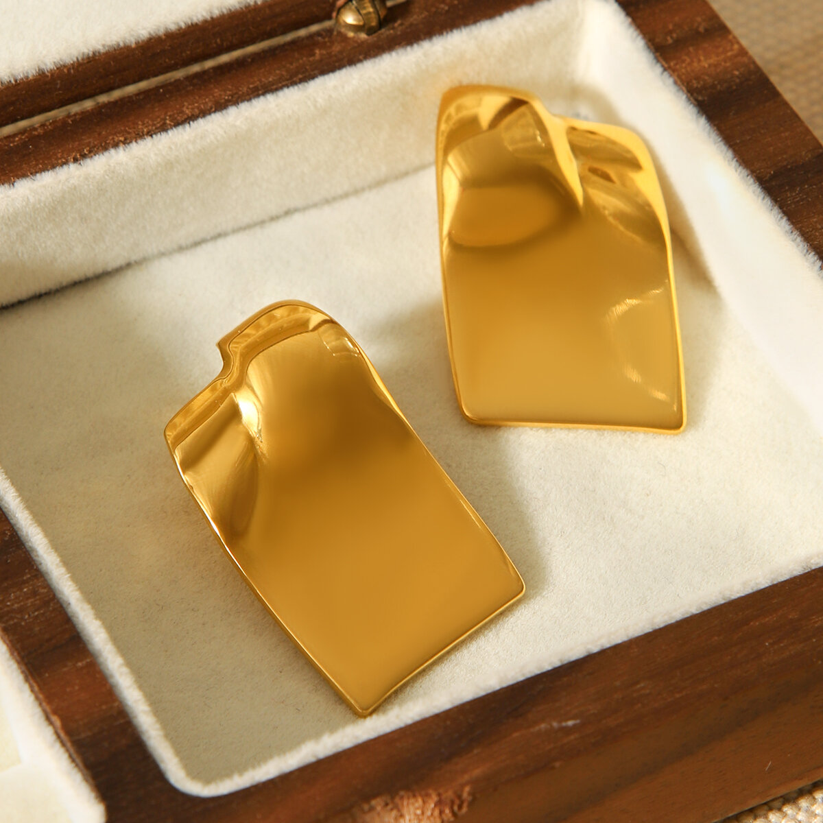 1 Paar rechteckige, wasserfeste Ohrstecker aus Edelstahl in Goldfarbe für Damen – ideal für den täglichen Gebrauch. h5 Bild5