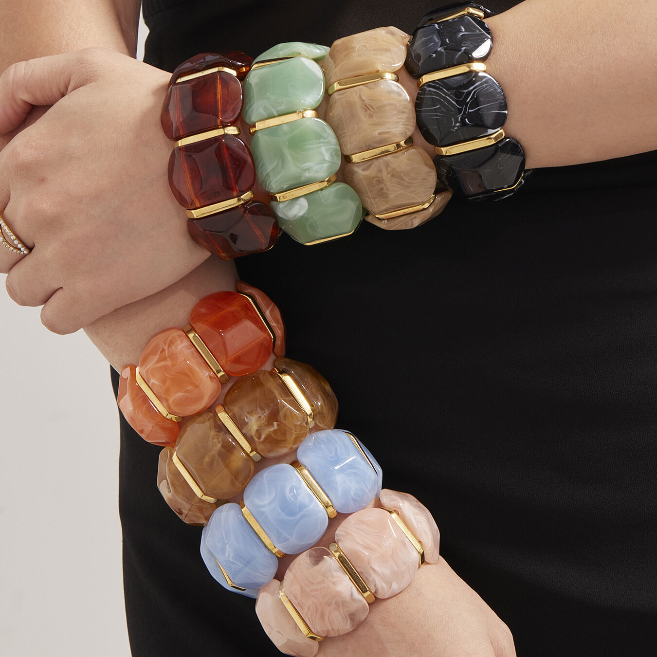 1 Stück bunte Serie unregelmäßige Form Harz Gold Farbe Damen Armreifen h5 Bild4
