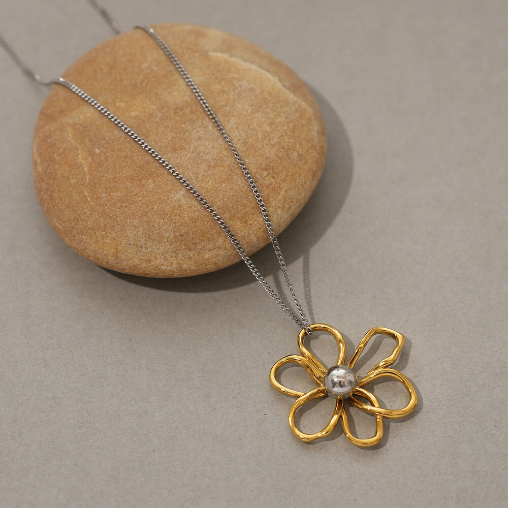 1 Piece Simple Natural Flower Stainless Steel Waterproof Gold Color Wmen's Pendant Necklaces Picture4