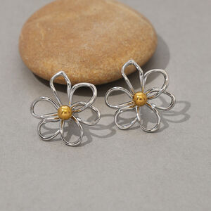 1 par de pendientes sencillos de flores para uso diario, de acero inoxidable, resistentes al agua, color dorado, para mujer h5 Imagen5