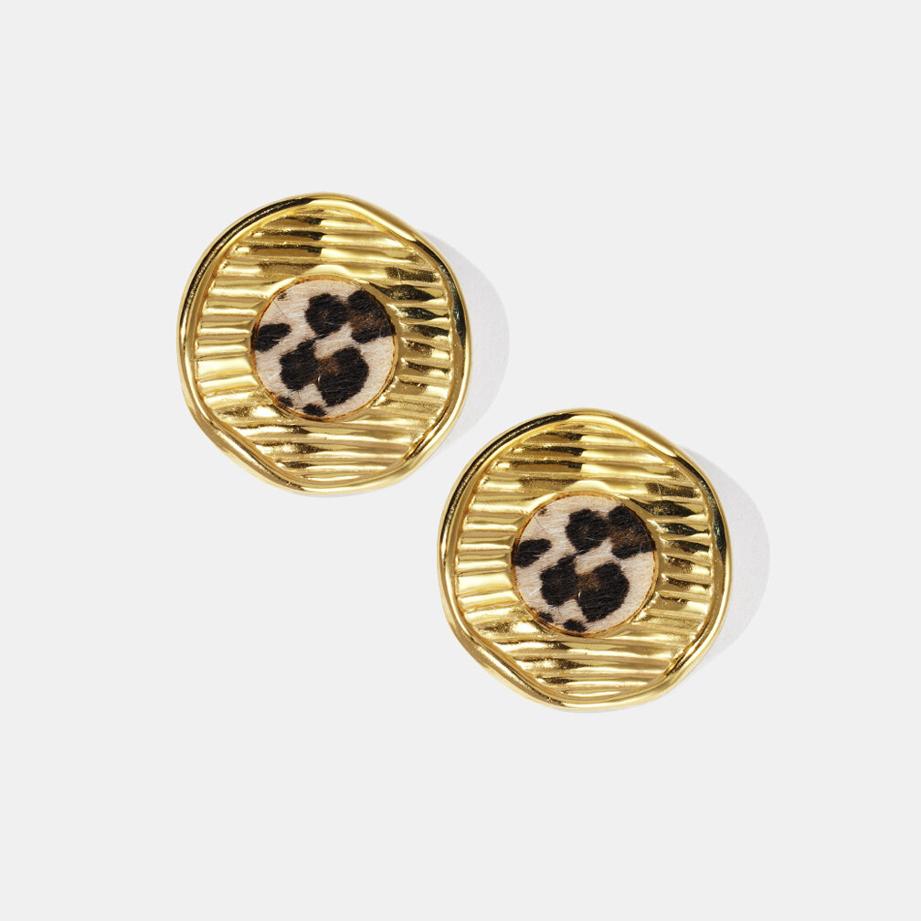 Orecchini a bottone in acciaio inossidabile con stampa leopardata color oro e impermeabili 2