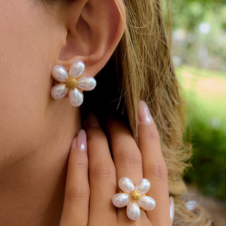 1 Pair Elegant Flower Stainless Steel Waterproof Gold Color Shell Women's Stud Earrings 2
