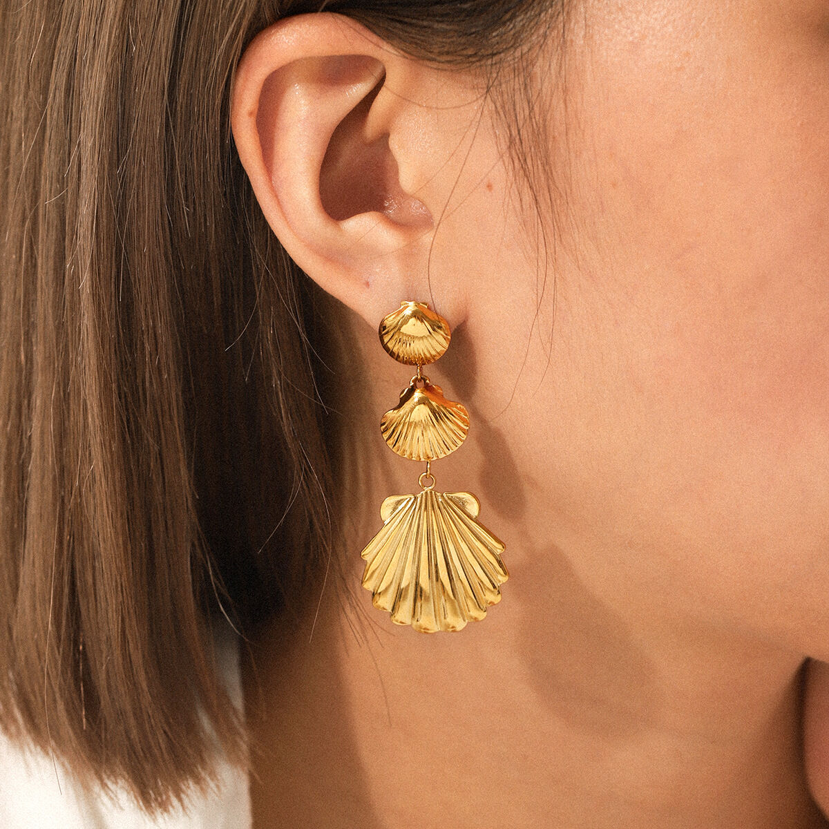 Boucles d'oreilles pendantes pour femme, collection Simple Series Daily Shell, en acier inoxydable étanche, couleur or (1 paire). Image4