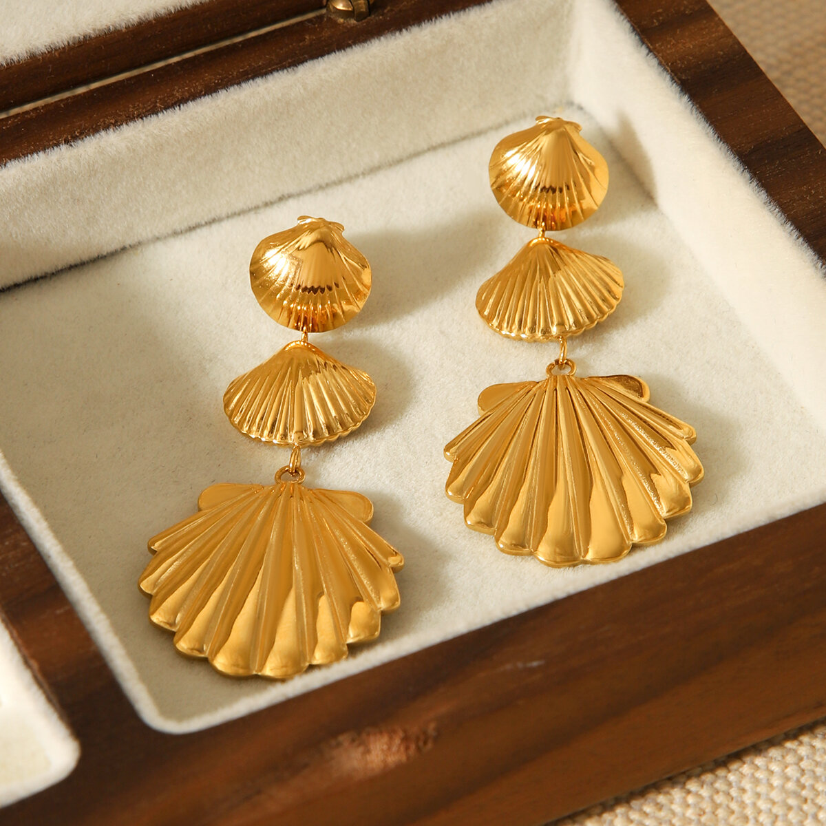 Boucles d'oreilles pendantes pour femme, collection Simple Series Daily Shell, en acier inoxydable étanche, couleur or (1 paire). Image6