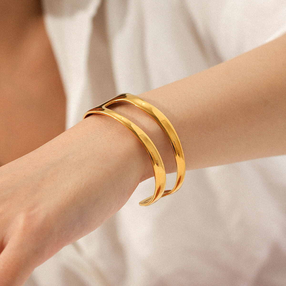 Bracelet jonc étanche en acier inoxydable ajouré de forme irrégulière pour femme (1 pièce) Image4