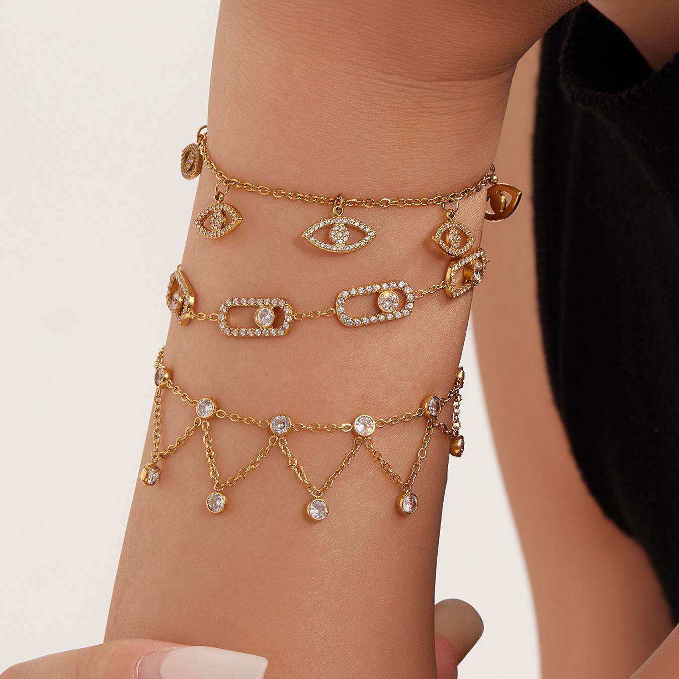 1 Stück klassisches Buchstaben-Armband aus Edelstahl, wasserdicht, goldfarben, mit Zirkonia-Anhänger für Damen