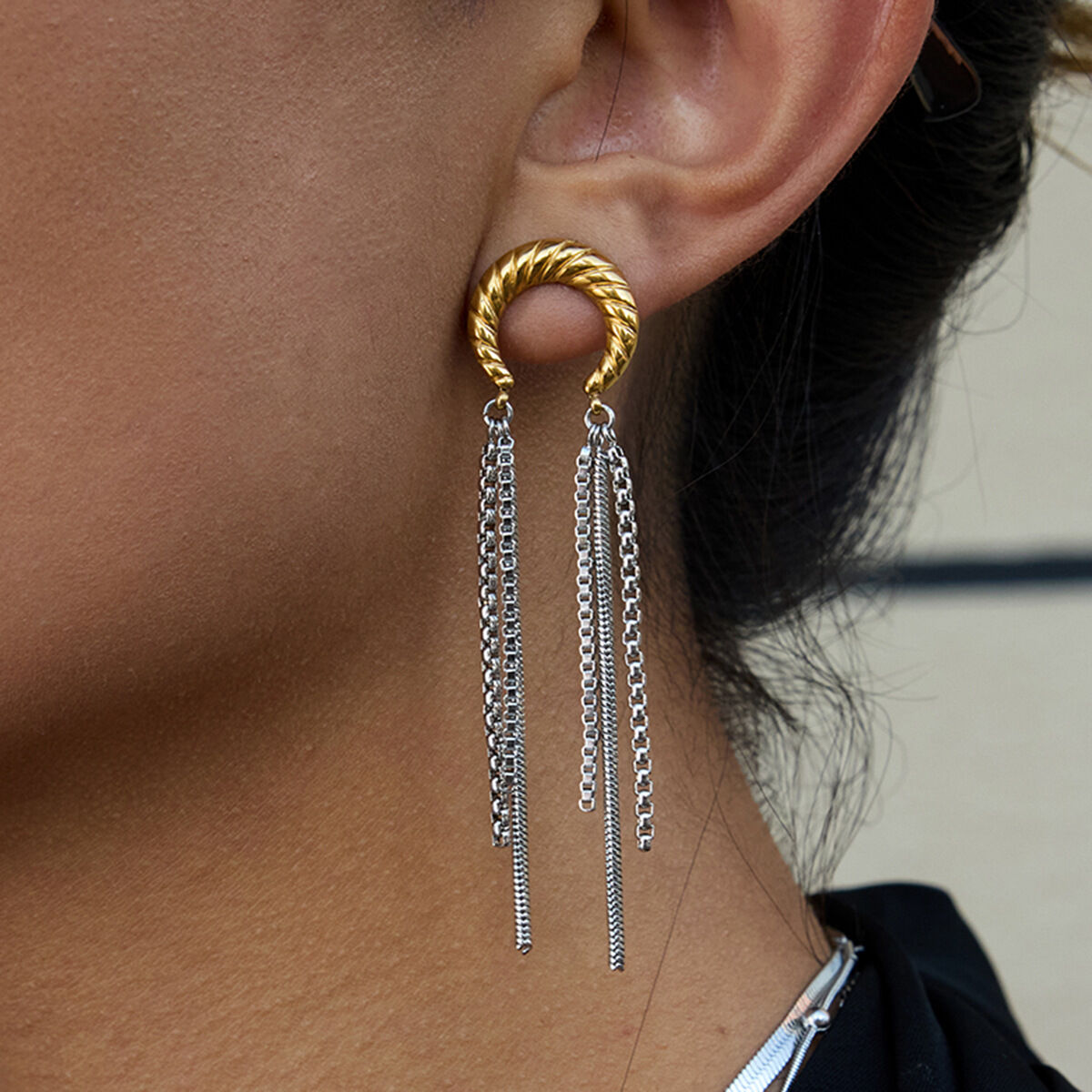 1 paio di orecchini pendenti casual da donna in acciaio inossidabile con nappa e luna, impermeabili, color oro