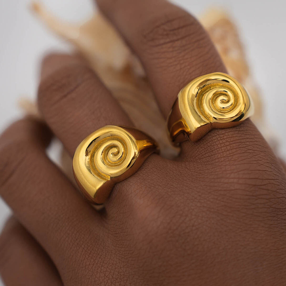 Bague tendance rétro simple en acier inoxydable étanche couleur or (1 pièce)