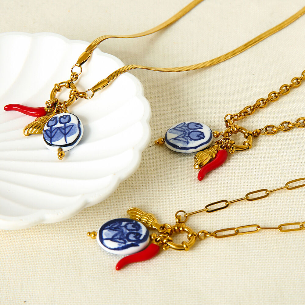 1 Piece Retro Flower Capsicum Stainless Steel Waterproof  Women's Pendant Necklaces 2