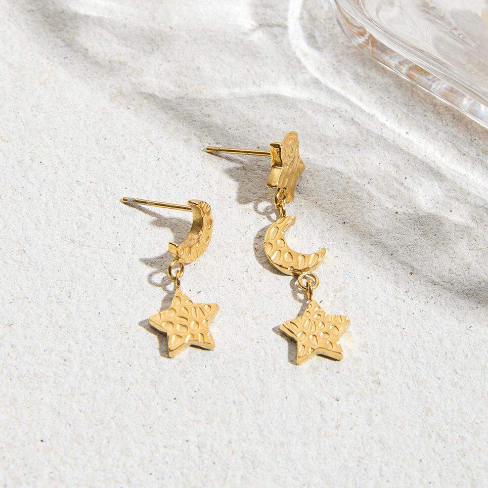 1 paio di orecchini pendenti da donna classici in acciaio inossidabile con stella e luna, impermeabili, color oro 2